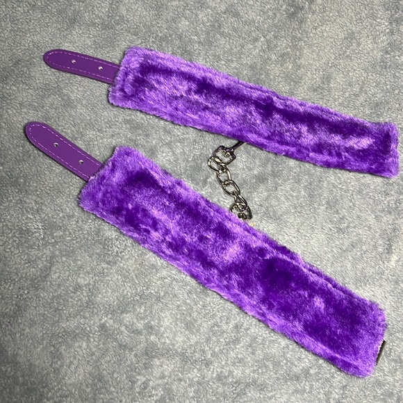 Sexy Handcuffs. Adjustable purple cuffs soft leather chain detachable 2” - Picture 3 of 4